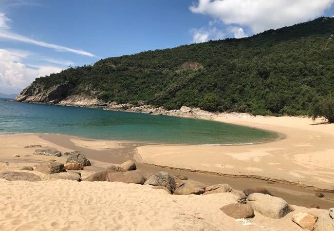 攀岩挑战洋畴湾鹅公湾海岸线穿越野线攀岩