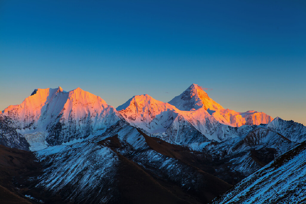 贡嘎雪山、