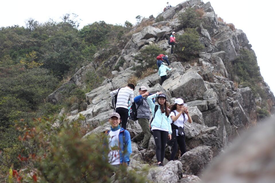 勇攀深圳第一險峰排牙山徒步雲端神仙般的享受