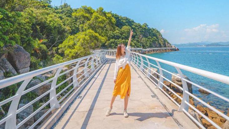 盐田港,大梅沙小梅沙等超多景点像一条白色的飘带浮在深圳黄金海岸线