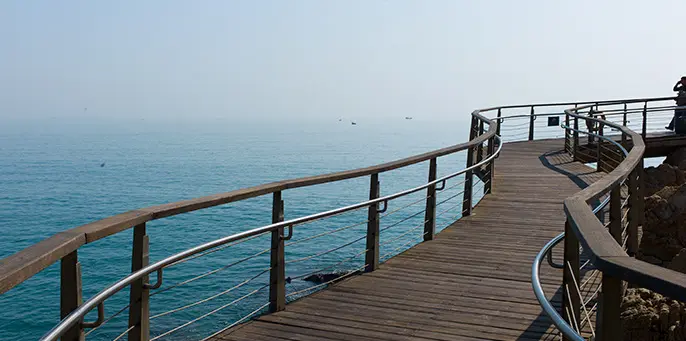 海滨栈道休闲