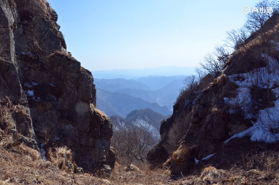 阳春三月,踏雪行～辽宁界第十高山和尚帽山徒步穿越