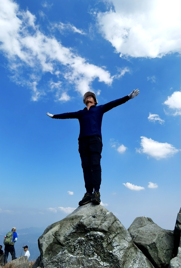 风景独好,是喜欢登山爱好者的好去处哦一般人的登顶目标都是石峰,因为