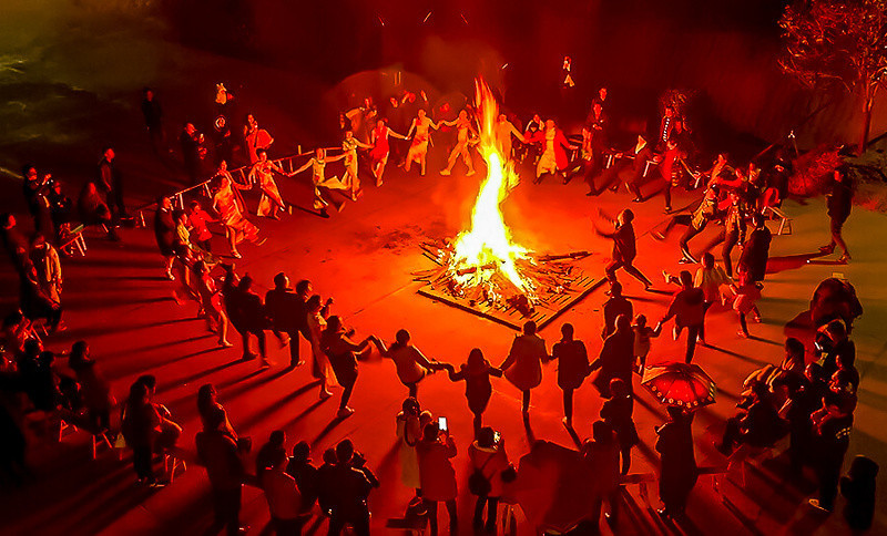 大型篝火晚会及表演迎宾下马酒红山玉龙沙湖国际生态文化旅游区,被誉