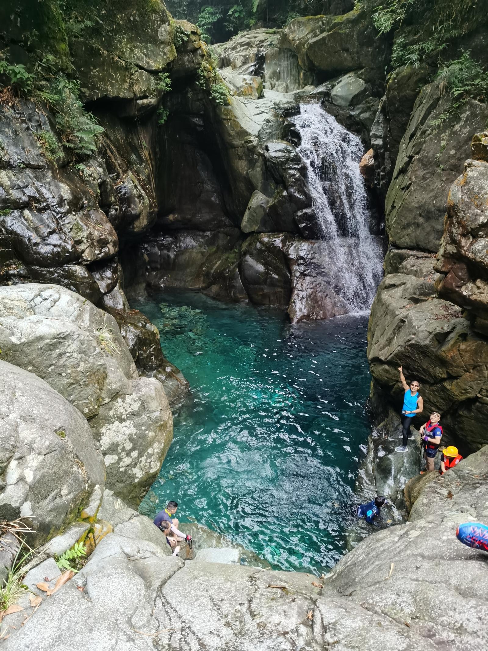 当前位置:>活动>联山双龙潭清远联山双龙潭溯溪,泡潭.