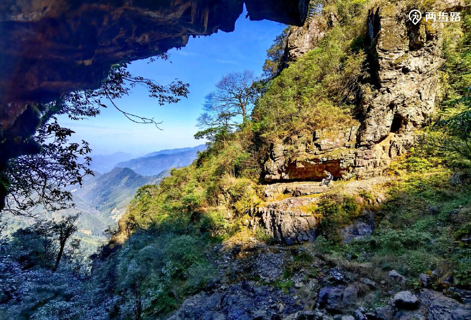 而海洋山脉(曾经叫八万大山)南北走向,是桂林6大山脉之一,属都庞岭