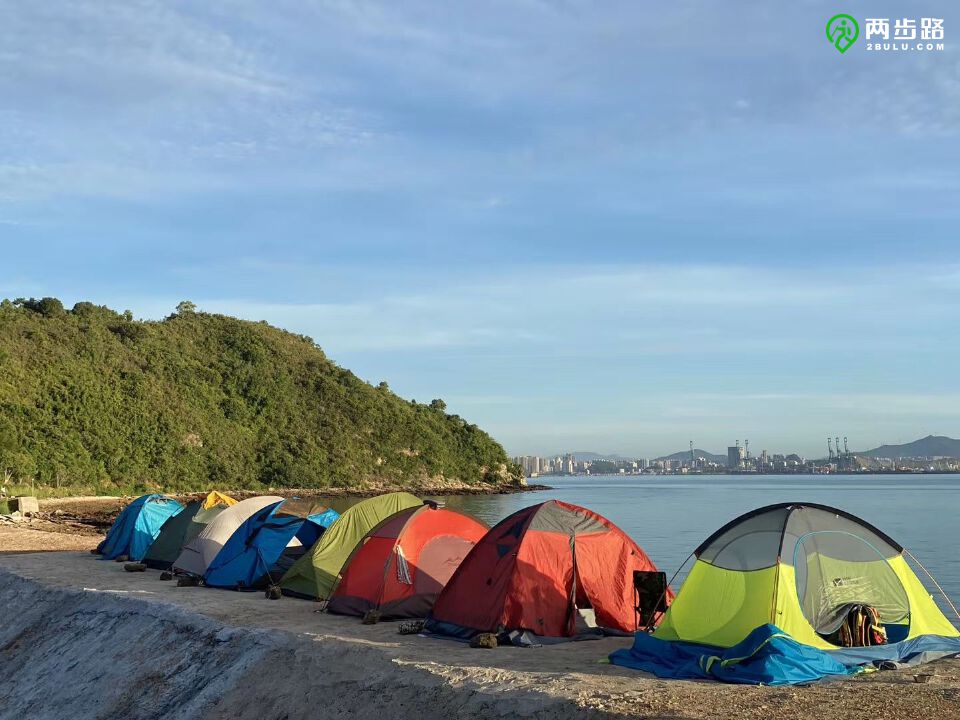 隔海相望西面是著名的鵬水路線大鵬徑南面是大亞灣核電站和較尾場東