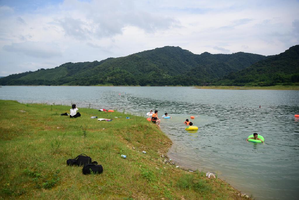 天堂山水库露营发呆打牌打鱼