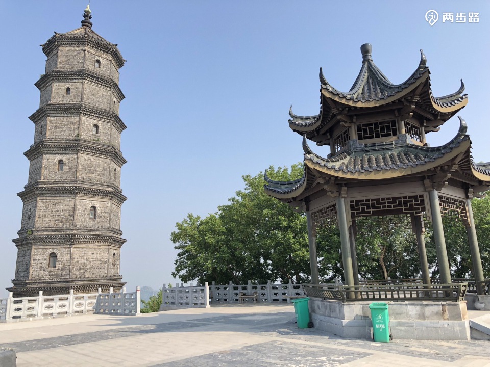 报恩塔报恩塔远望箭洞房车营地沿着山脊线走,可以到房车露营基地圌山