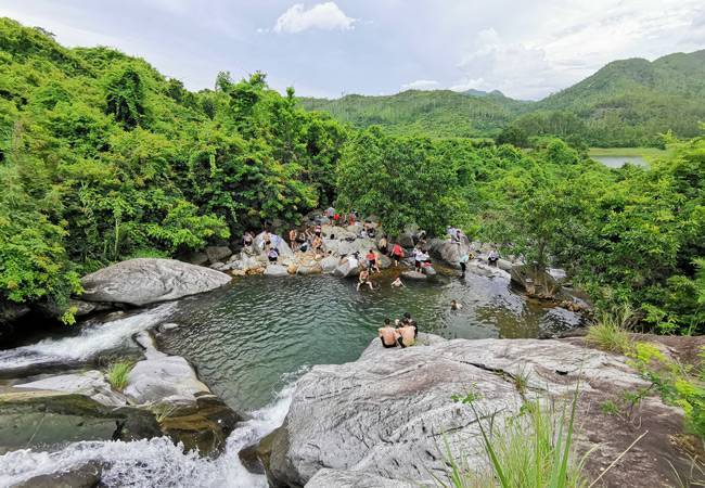 情人谷景色:在深圳和惠州相邻的石头河水库,这里有一条具有"深圳