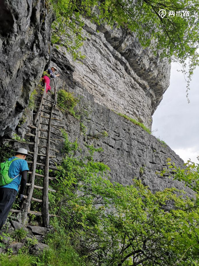 南川甄子岩绝壁天梯徒步