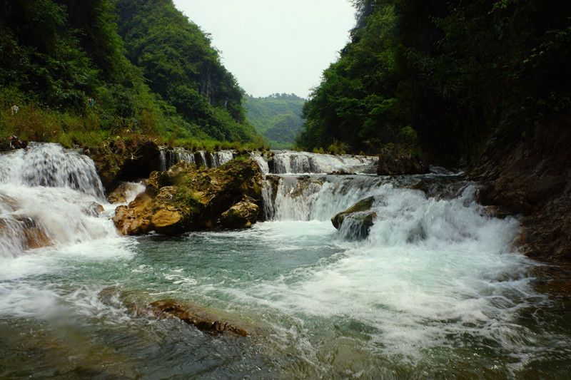 盖儿坪露营日出珍珠河耍水摸鱼