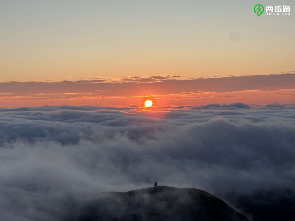 蹲到八面山雲海日出武功山穿明月山,遇一場風吹草動的浪漫大東山兩日