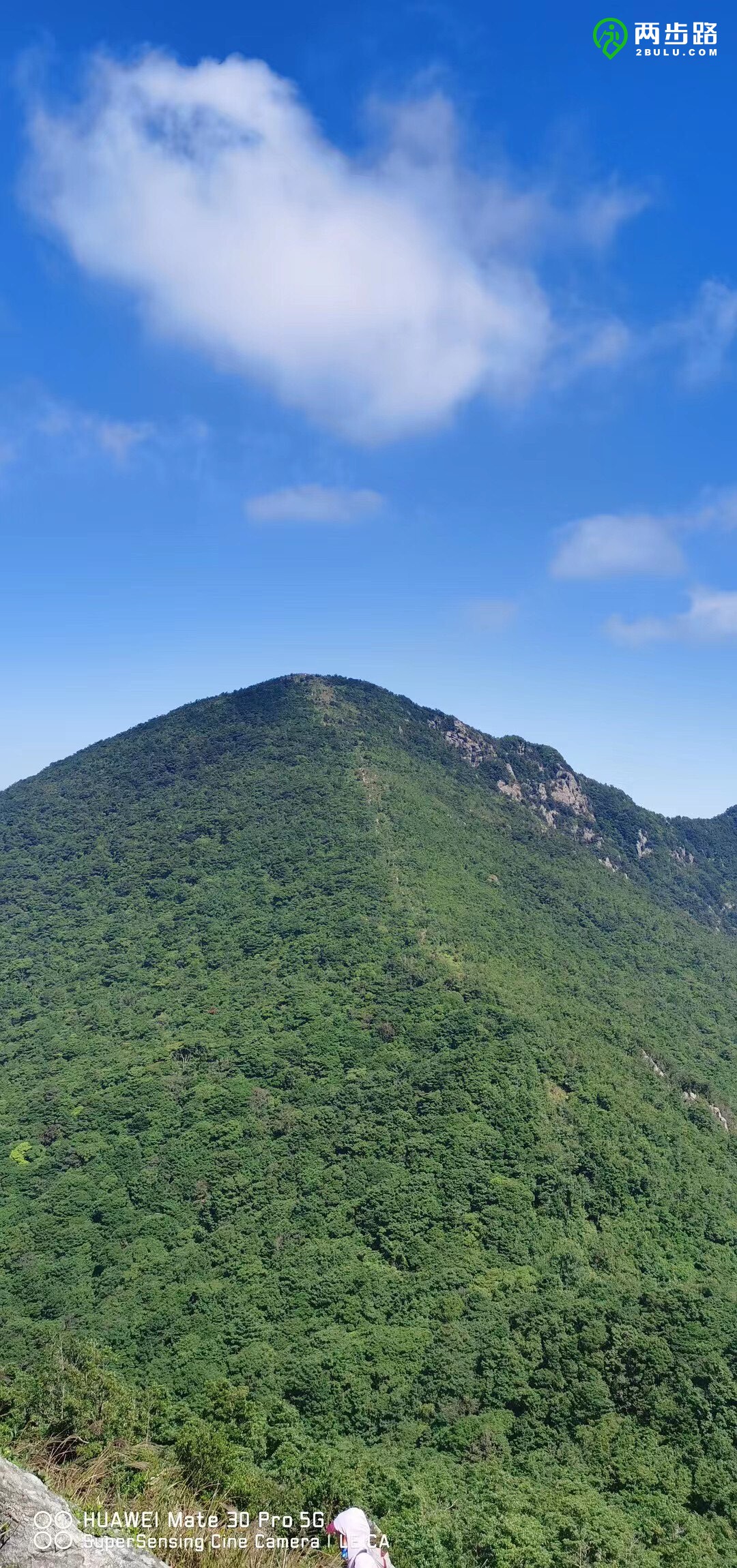 打卡深圳十峰之 大筆架山我們一起爬著,爬著,爬著就到了山頂,我們一起