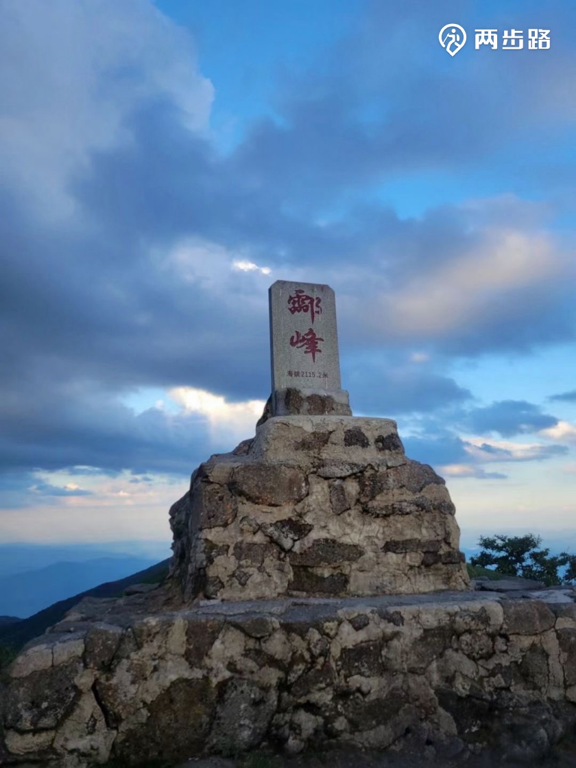 2米,位于湖南省株洲市炎陵县酃峰村景区内,位属于罗霄山脉中段.