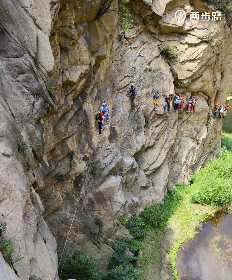 京北峡谷环穿十飞拉达攀岩