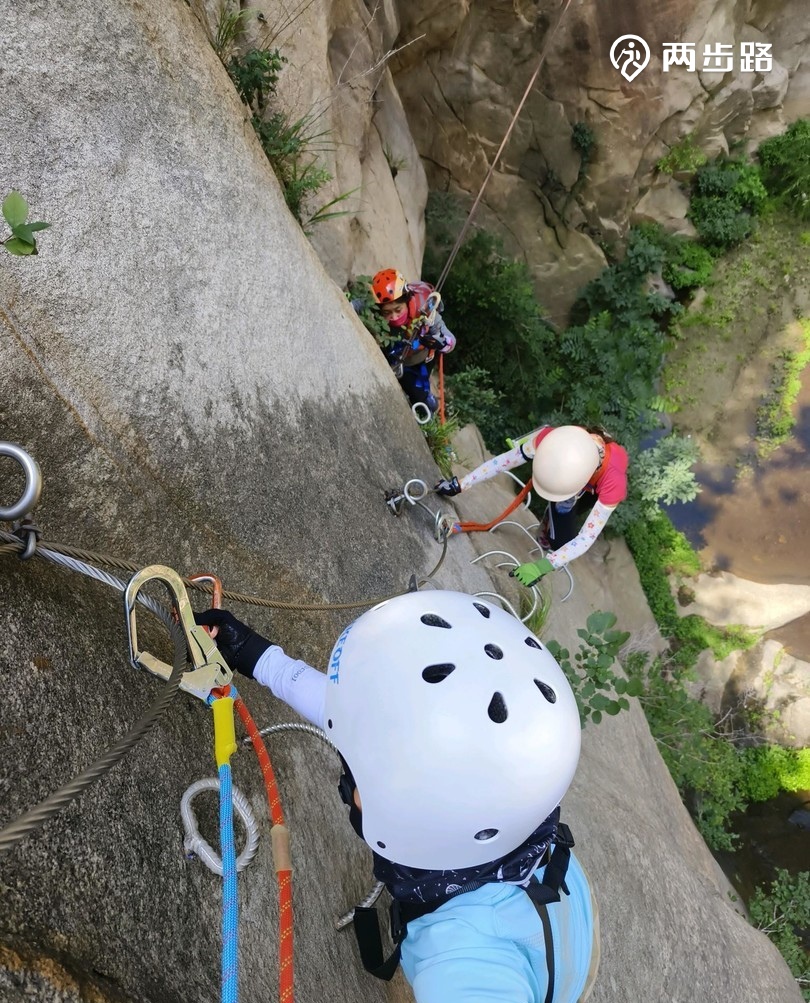 京北峡谷环穿十飞拉达攀岩
