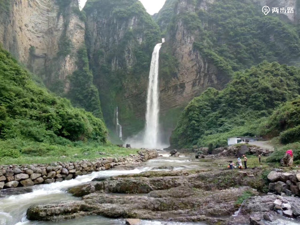 同时也有网红瀑布"尖朵朵,大龙洞"等,也有溯溪人体漂流重多景点!