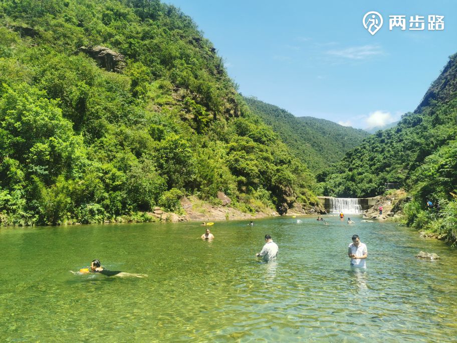 海丰县莲花山大东门峡谷,峰峦叠翠的莲花山起起伏伏,绵延到大东门却