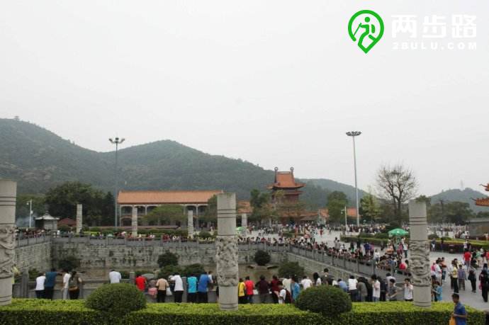 鳳凰山森林公園位於廣東省深圳市寶安區西南部的福永鎮鳳凰村,景區