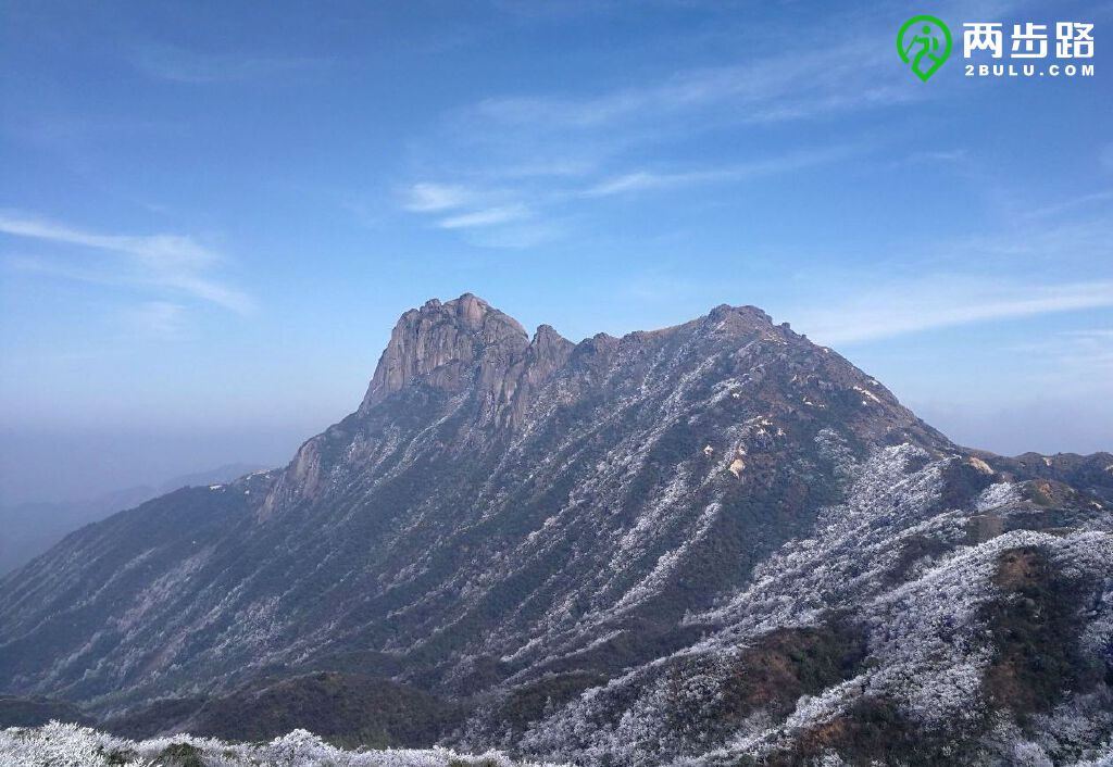 屬萌渚嶺九嶷山脈,與三分石,香爐石遙遙相望,山頂東南挺立一尊高達30