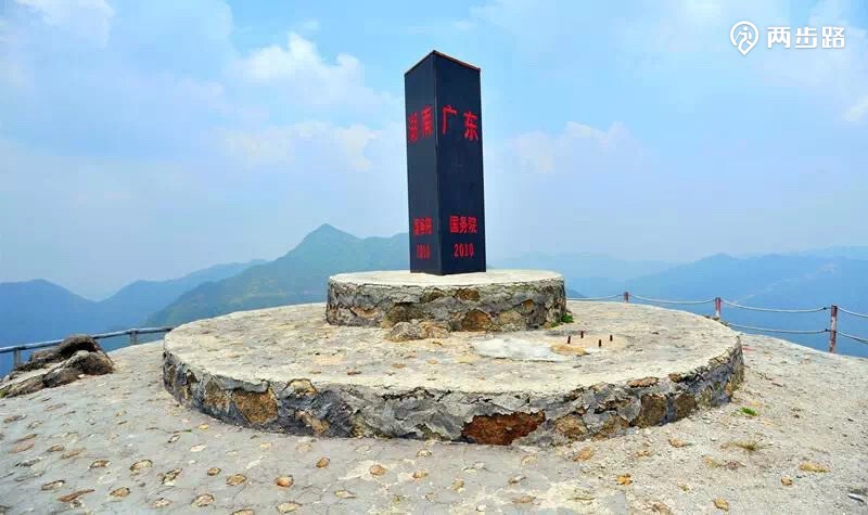 一脚踏三省万时山露营