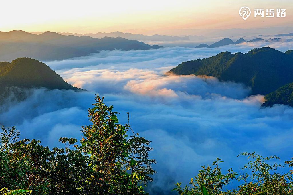 盖儿坪露营日出珍珠河耍水摸鱼