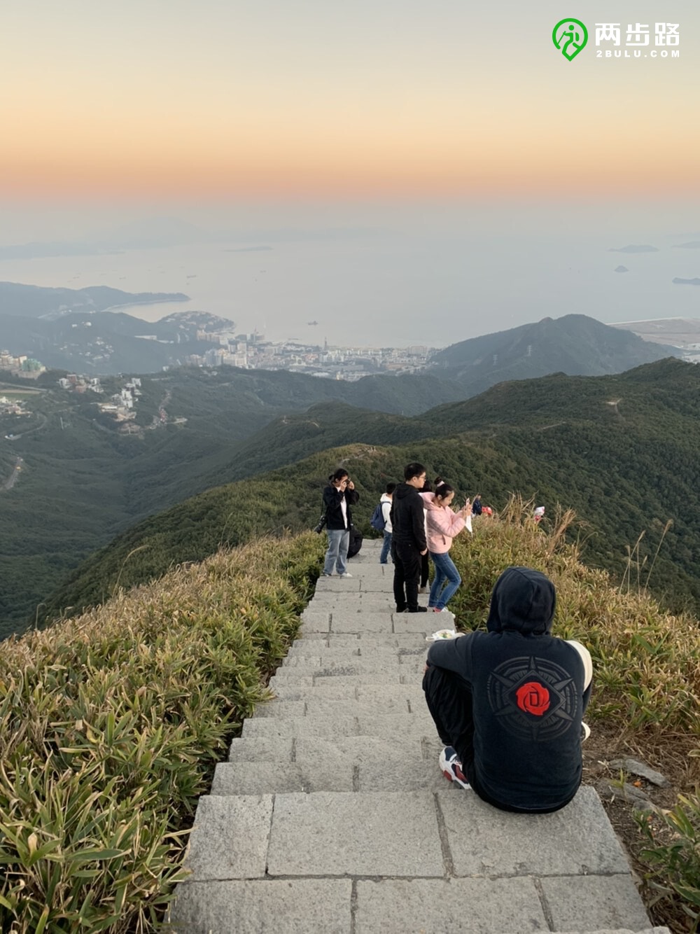 梅沙尖观山海看日落