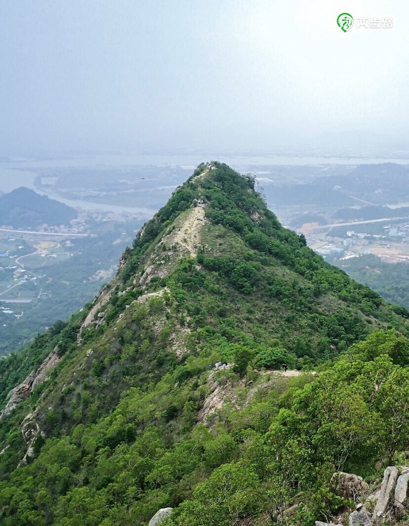 神湾丫髻山属于广东省中山市,主峰海拔386米,是神湾全镇的最高点.