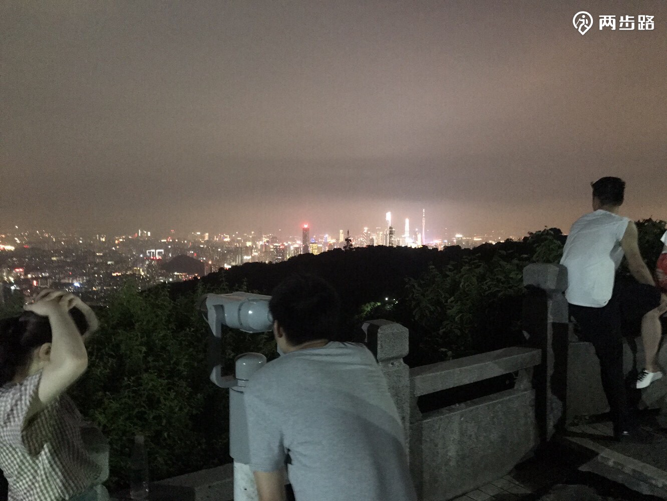 周四夜爬摩星岭