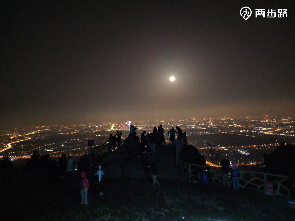 西山夜爬鬼笑石赏夜景暨小型摄影沙龙交流活动