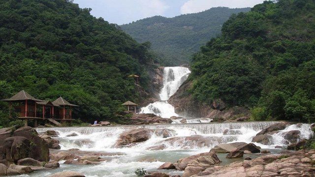 羅浮山長生谷撥雲寺飛雲頂