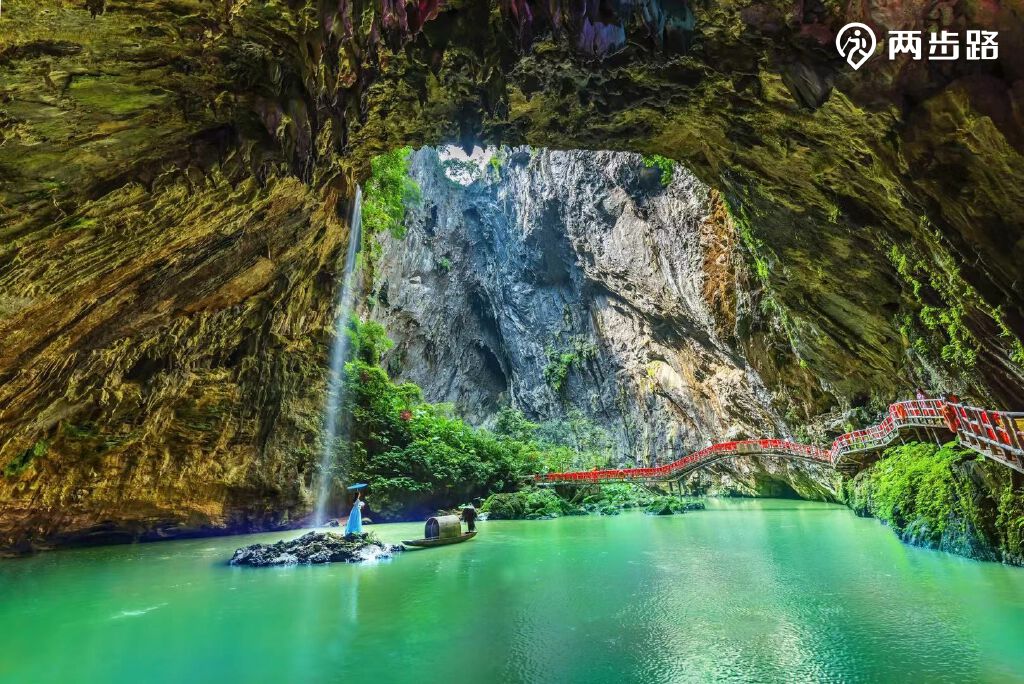 老虎谷溶洞漂流洞天仙境徒步一天一夜